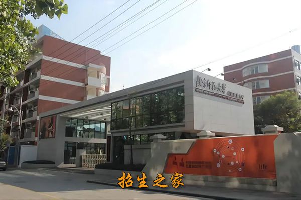 成都市第二中学学校大门